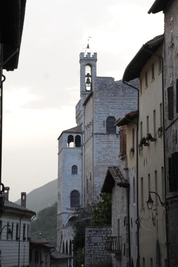 O Rosa Bella Appartamento Via Savelli Della Porta 24 Gubbio Exterior foto