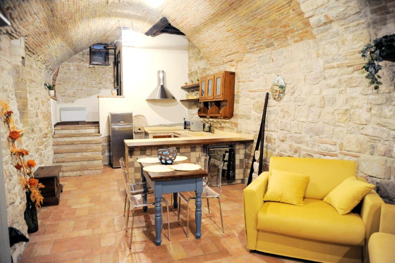 O Rosa Bella Appartamento Via Savelli Della Porta 24 Gubbio Exterior foto